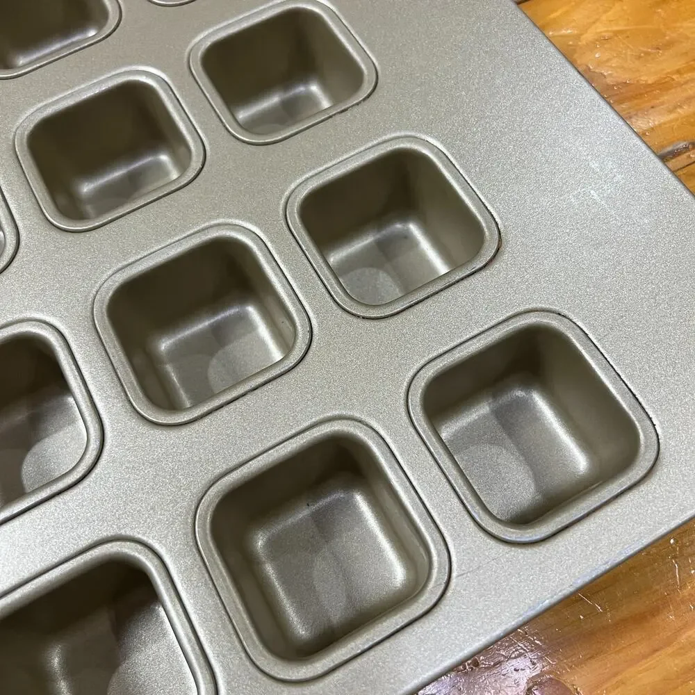 Williams Sonoma Goldtouch Mini Brownie Bite Pan 20 Cup Nonstick Bakeware